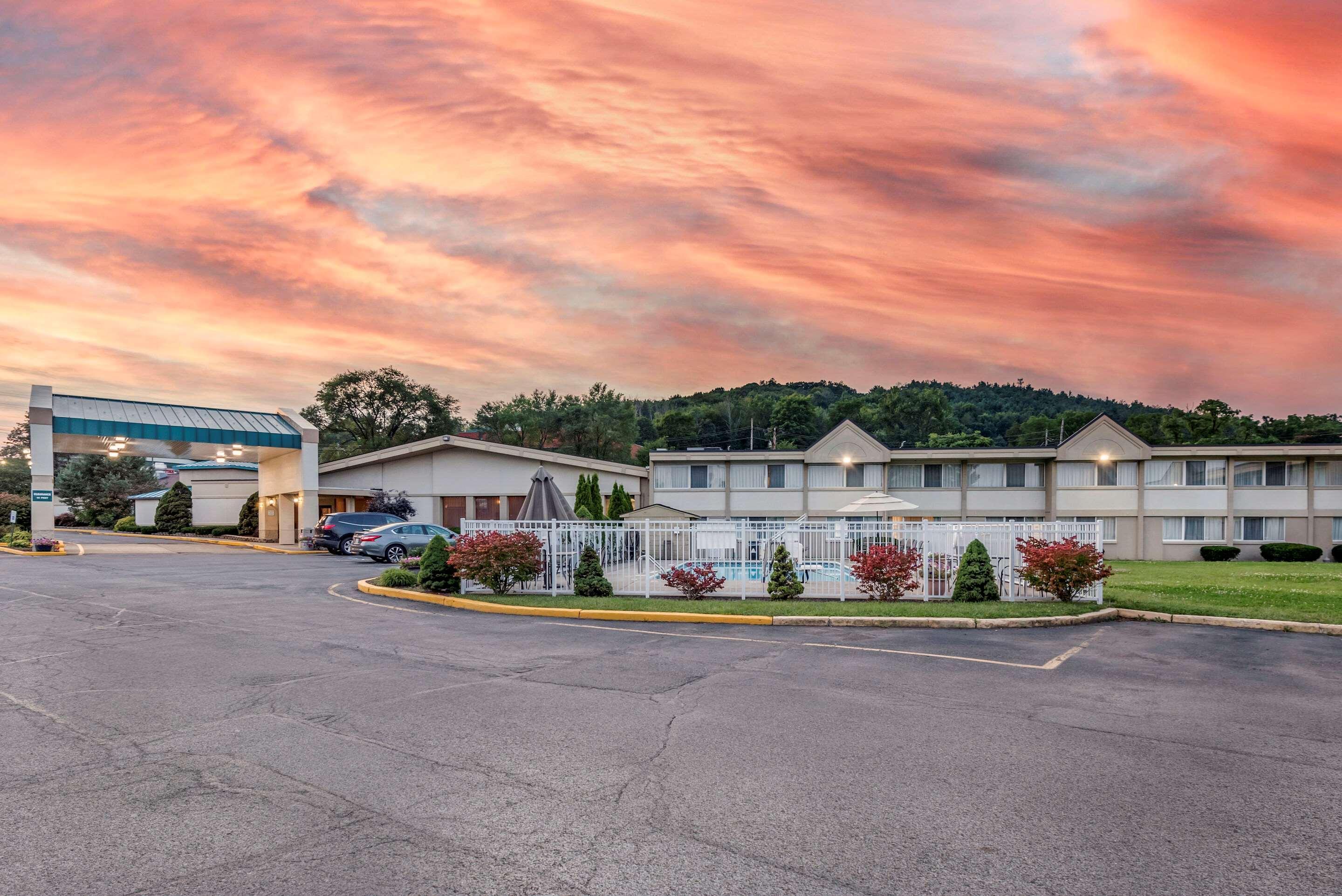 Quality Inn & Suites Vestal Binghamton Near University Exterior foto